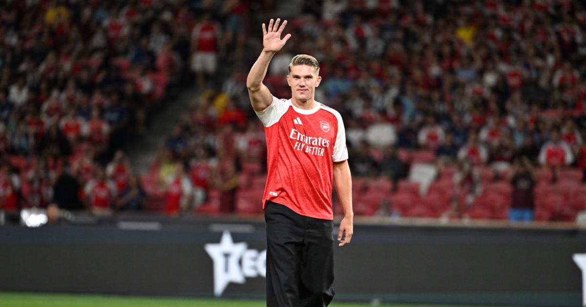 Foot: Daykung / Shutterstock.com